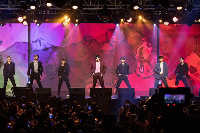 3人1日连续又唱又跳两场，展现偶像实力。（ON INN ASIA提供）