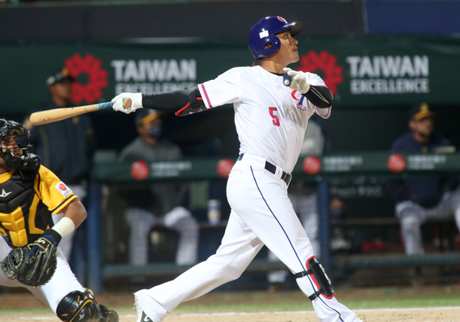 林子伟接在林立之后，也敲出1发阳春炮。（郑任南摄）