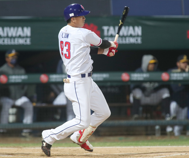 去年中职打击王林立开轰，帮助中华队拉开比分。（郑任南摄）