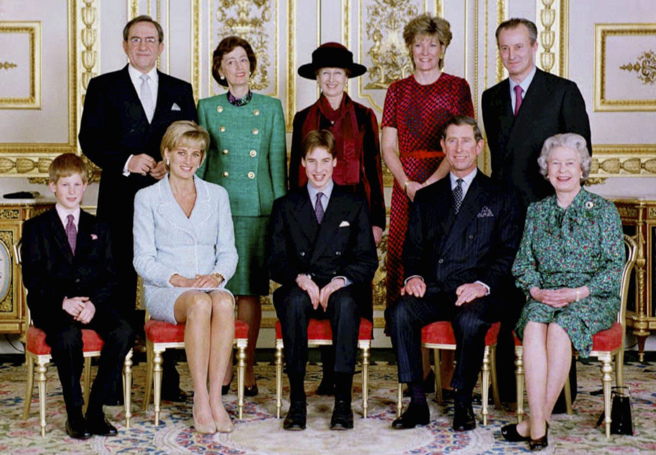 英國哈利王子（前排左一）自認與王室其他成員略有不同，他還說，母親黛妃（前排左二）也有同樣感受。（資料照片／美聯社）