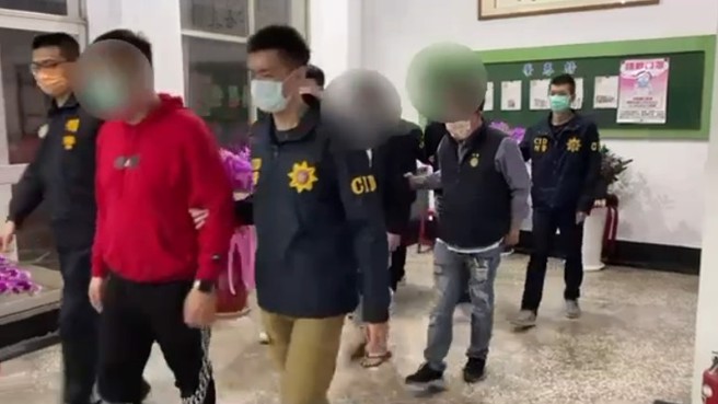 在网路社群网站「instagram 」上，1名男子被打到头破血流，网路上的文字甚至点名高雄市冈山警分局长陈柏彰的绰号「海猪」（台语，意指海豚）。警方获报后迅速破案。（翻摄画面）