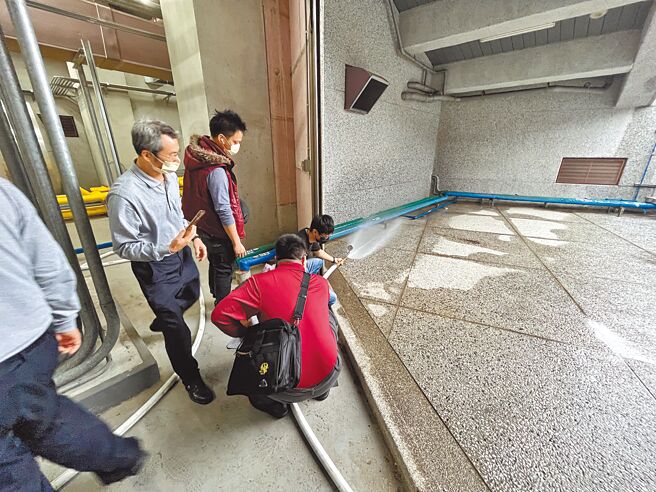 桃园市消防局针对老旧危楼排查，全桃园共有20处，其中有4处无管理委员会，将加强检查。（桃园市消防局提供／赖佑维桃园传真）