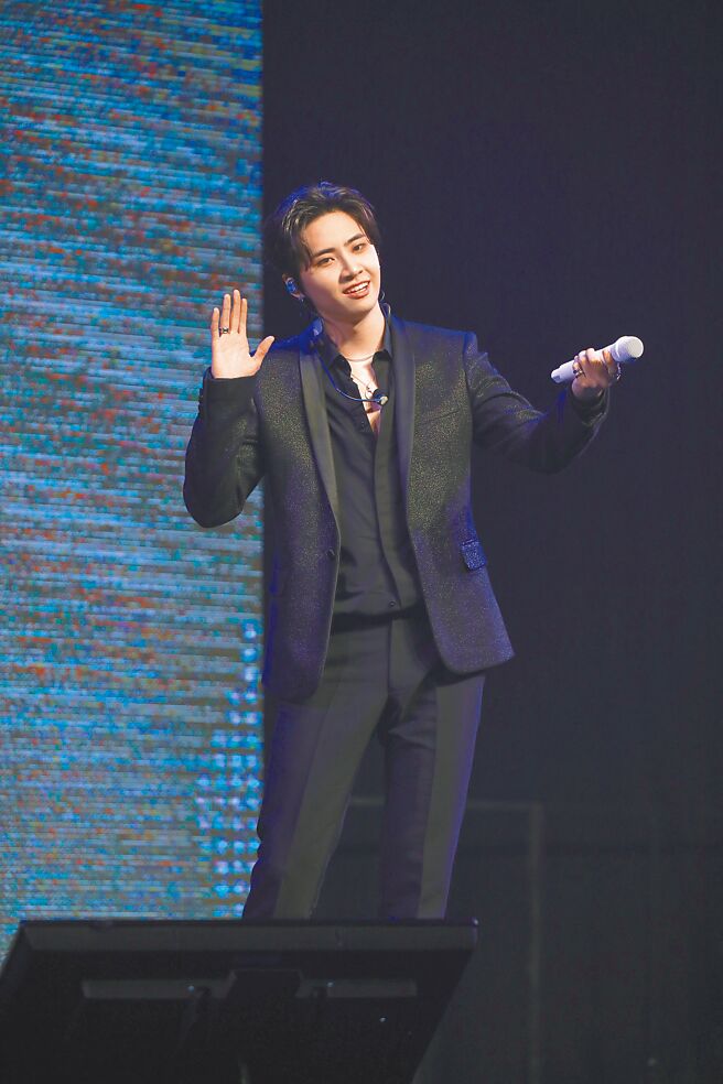 李镇赫昨献唱《想见你》主题曲，还Cue粉丝一起大合唱。（大艺未来国际有限公司提供）