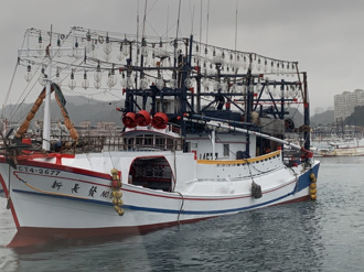 台籍漁船石垣島海域翻覆 「7人下落不明」海巡艦持續搜救