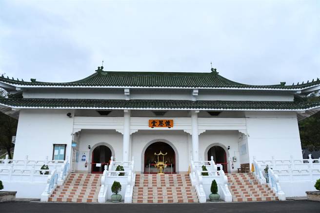 花莲县慈云山纳骨堂考量民眾提前扫墓、祭祖习惯，即日起至下月5日止增加中午及假日时段，乡亲每天上午8时至下午4时均可弹性前往缅怀祭祖。（吉安乡公所提供／罗亦晽花莲传真）