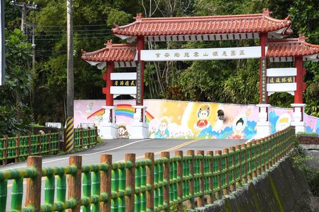 花莲县慈云山纳骨堂考量民眾提前扫墓、祭祖习惯，即日起至下月5日止增加中午及假日时段，乡亲每天上午8时至下午4时均可弹性前往缅怀祭祖。（吉安乡公所提供／罗亦晽花莲传真）