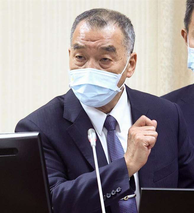 国防部长邱国正。本报资料室。