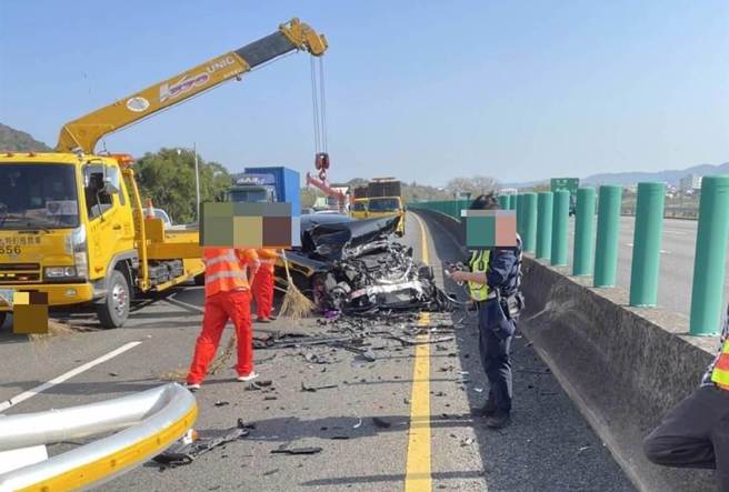 国道3号南向162.7公里，今天上午发生自小客车追撞缓撞车的交通事故。(国道公路警察局提供)