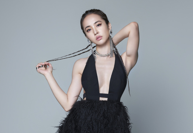 蔡依林近日出国旅游，还帮路人拍照。(图/中时资料照)