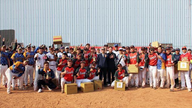 经济部加工出口区管理处3/4在高雄市仁武后安垒球场，举办科技产业园区及仁大工业区慢速垒球联谊赛。(加工处提供)