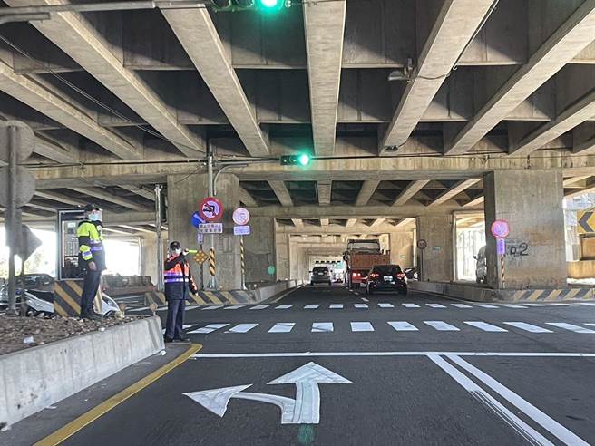 国际自由车环台赛桃园站平镇警动员96人维护交通安全。(警方提供／吕筱蝉桃园传真)