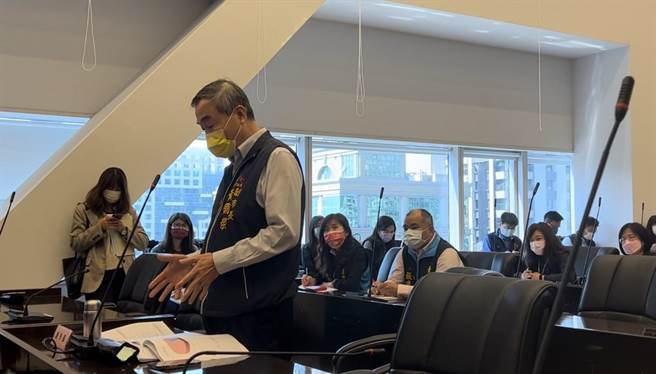 台中市副市长黄国荣强调，「消费金喜送」是配合中央将发放6000元现金的促进经济配套方案。(林欣仪摄)