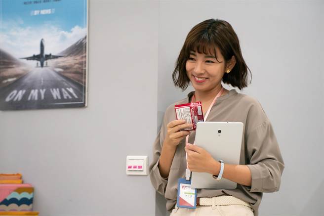 米可白忆起出道之初的艰辛。（华视提供）