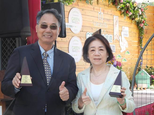 深耕花莲有机香草的君达集团与农委会畜牧所花莲种畜场合作，培育独有品种「Gaea格雅鸡」，且推出的「纯滴鸡精」与「香草火锅」在无添加任何香料，能品嚐到香草香气，分别获世界四大美食奖「A.A. Taste Awards全球纯粹品味评鑑」三星与二星肯定。（罗亦晽摄）