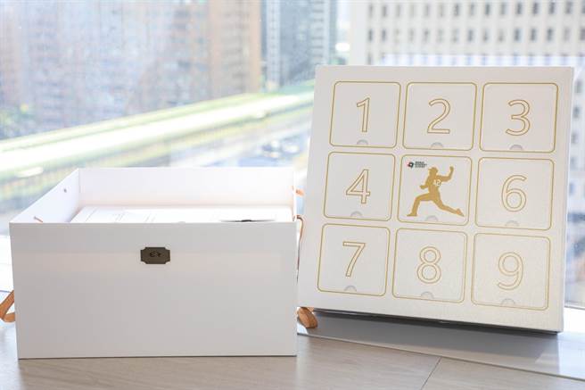 台中市府准备棒球九宫格样式的神秘巨大彩蛋礼盒，将给李维拉惊喜。(台中市府提供)