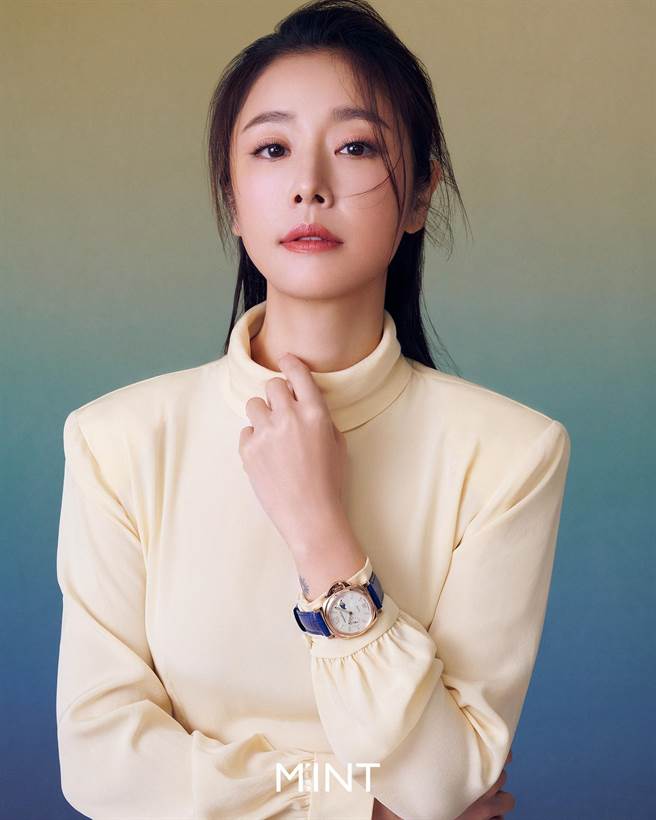 林心如登雜誌封面並接受專訪。（M'INT明潮提供）