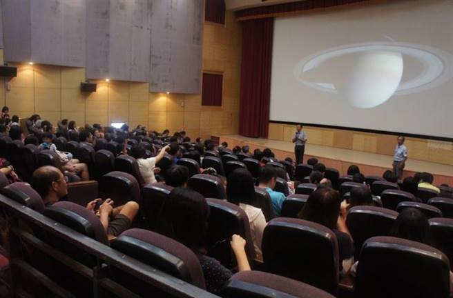 专业的老师介绍。（雪管处提供／李京升苗栗传真）