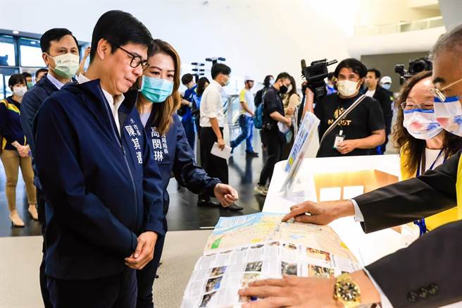 高市观光局长高闵琳指出，3日曾陪同高雄市长陈其迈前往视察高雄旅运中心及内部包括i-center旅客服务中心等规画设施，「高雄，准备好了」。（柯宗纬翻摄）