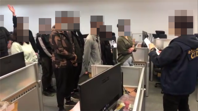 警方破获线上博奕网站机房，逮补10名嫌犯。（警方提供）