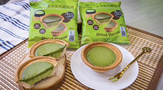 全家「抹茶生巧起司塔」混搭抹茶生巧馅与抹茶起司馅，呈现浓郁香醇风味，45元。（罗永铭摄）