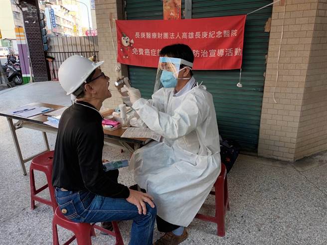 高雄长庚耳鼻喉科与家庭医学科的医师团队至6日已办理6场工地防癌筛检活动。（高雄长庚纪念医院提供／杨舒婷高雄传真）