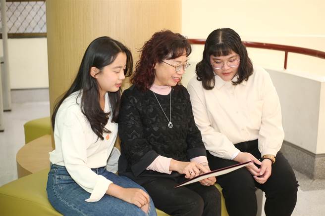 静宜国企系积极开设 「国际贸易实务」、「电子商务与网路行销」、「国际会展专题」等课程，培育学生成为国际贸易等领域专才！（静宜大学提供）