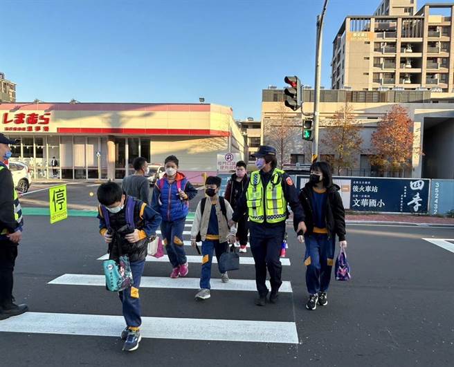 苗栗多数家长仍希望孩子戴好口罩。（苗栗县政府提供／李京升苗栗传真）