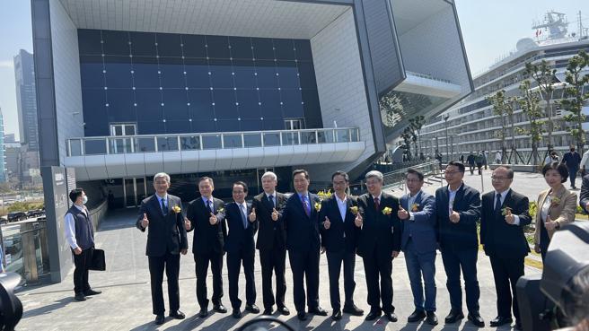 台湾港务公司举办「高雄港旅运中心邮轮首航暨设施启用典礼」，为高雄港旅运业务开启全新的里程碑。(记者张雅云摄)