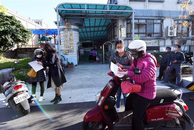 台东市立幼儿园传将停招后逐年裁撤，2位家长6日发起连署，要求「好公幼，不能停」。（庄哲权摄） 