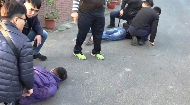 嘉义市警方循线逮捕涉案的犯嫌。（警方提供／廖素慧嘉义传真）