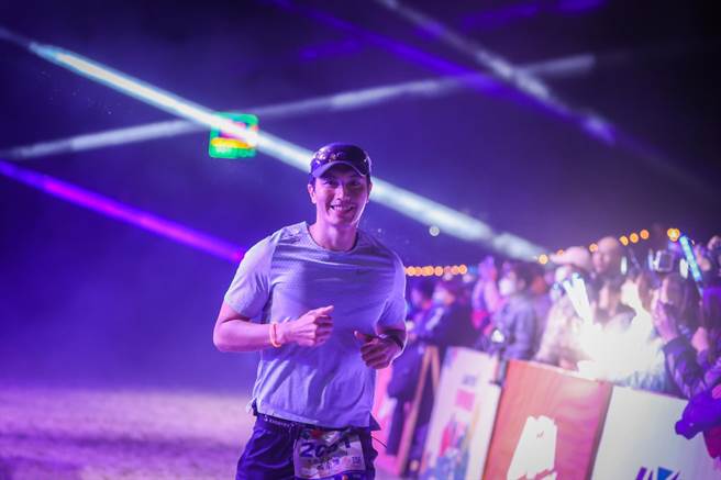 全台首场结合演唱会的铁人赛「2023 LAVA TRI玩赛乐园」4、5日两天在台东盛大举行。（主办单位提供）