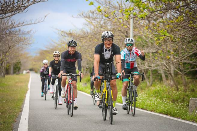 全台首场结合演唱会的铁人赛「2023 LAVA TRI玩赛乐园」4、5日两天在台东盛大举行。（主办单位提供）