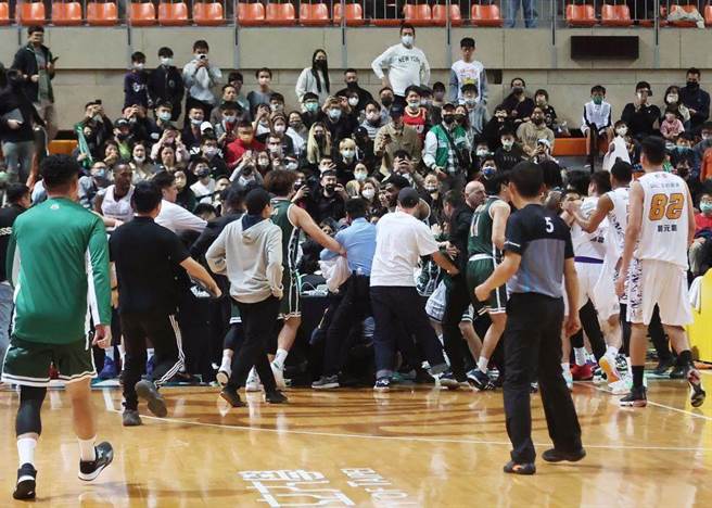 桃园云豹与台啤队衝突，被民眾检举违反社维法打架。（本报资料照片）