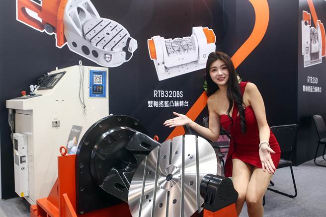 全球疫情陆续解封，于6日登场的台北国际工具机展，是疫情缓和之后，台湾第一个有国外买主来台参观的指标性展览，可望大幅提升各国买主将旧有设备汰旧换新的意愿，为台湾工具机产业带来庞大商机。图为康普精机展出的高精度滚齿凸轮五轴分度盘。（邓博仁摄）