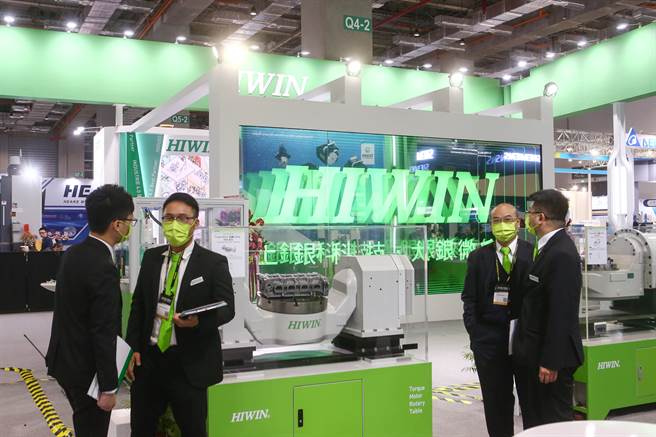 全球疫情陆续解封，于6日登场的台北国际工具机展，是疫情缓和之后，台湾第一个有国外买主来台参观的指标性展览。图为上银科技展场。（邓博仁摄）