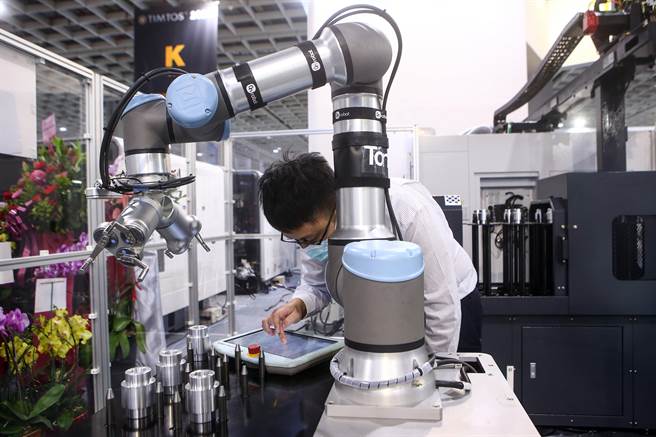 球疫情陆续解封，于6日登场的台北国际工具机展，是疫情缓和之后，台湾第一个有国外买主来台参观的指标性展览。图为东台自动化解决方案。（邓博仁摄）