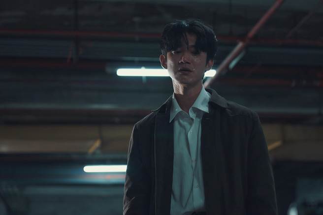 吴慷仁剧中面对失控的恶面露无力。（Netflix提供）