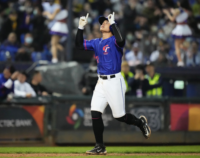 旅美好手张育成7局上敲出阳春炮。（悍创运动行销提供）