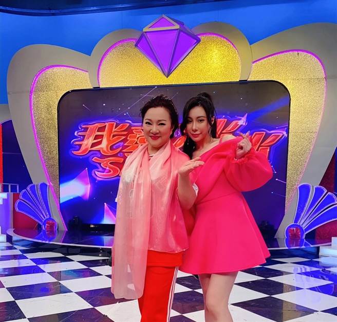 白冰冰（左）称讚余曼曼歌唱了得。（经纪人提供）