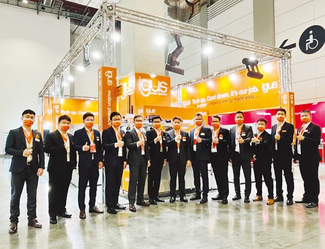 易格斯专业团队于TIMTOS 2023展会上带来工业4.0、智慧制造解决方案，满足工具机产业供应链的需求。图／易格斯提供