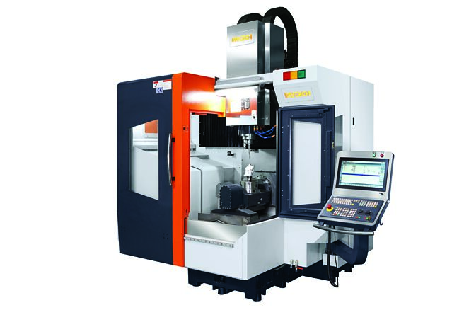 首钻MT-1215VS门型五轴高速加工机。图／业者提供