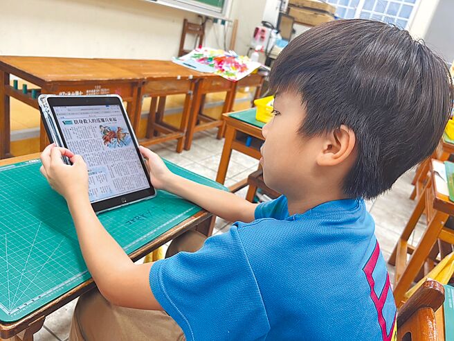 新北市推动数位学习，许多学生都会透过网路资源自主学习。（新北市教育局提供／叶德正新北传真）