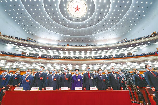 大陆第十四届全国人大一次会议5日举行开幕式，由即将卸任的大陆国务院总理李克强发表任内最后一次政府工作报告，对今年GDP成长目标订出成长5％左右。（中新社）