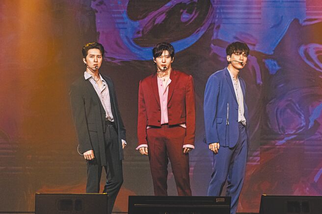 KEN（左起）、LEO、HYUK昨在台演出，看到久违的粉丝，不断说着感动。（ON INN ASIA提供）