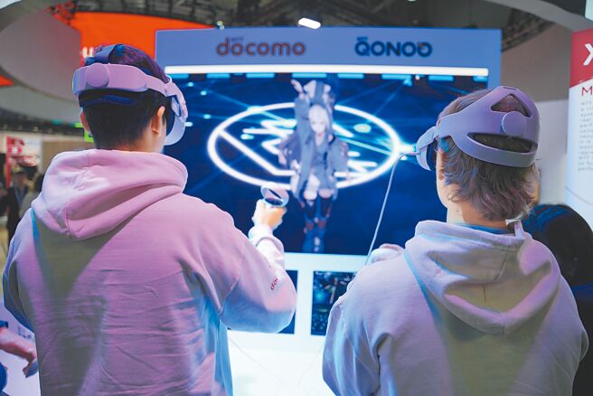 今年MWC上AR、VR的行动装置可说是随处可见，也代表着人类正慢慢「入住」元宇宙。（摘自MWC官网）
