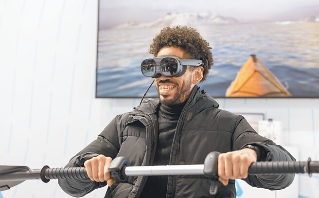 HTC发表适用于VIVE XR Elite的全新MR面部衬架，让使用者体验混合实境内容时，能更加身歷其境和直观。（HTC提供）