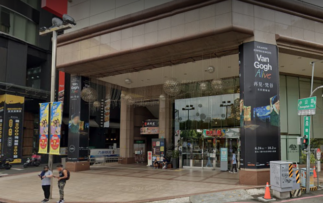 經營27年的新光三越台南中山店，整棟大樓將公開標售。（翻攝Google Map）