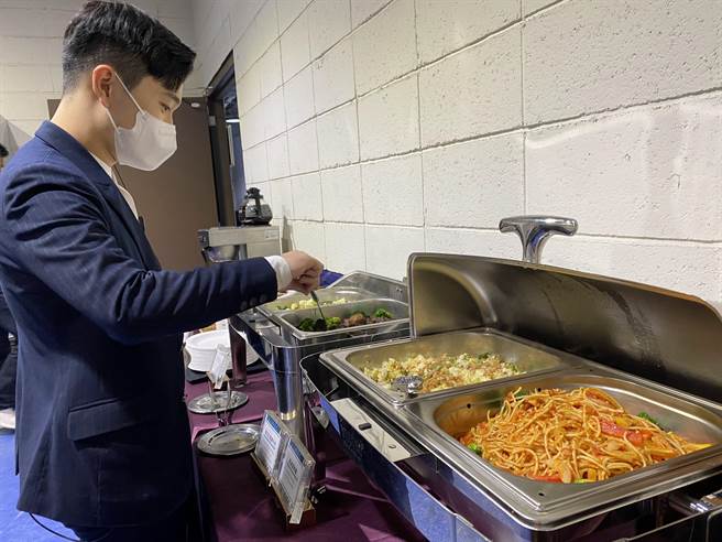 2023世界棒球经典赛（WBC）A组预赛在台中登场，球场膳食由飨宾餐旅进驻负责提供每天近千人份、50品项的膳食。（飨食天堂提供／冯惠宜台中传真）