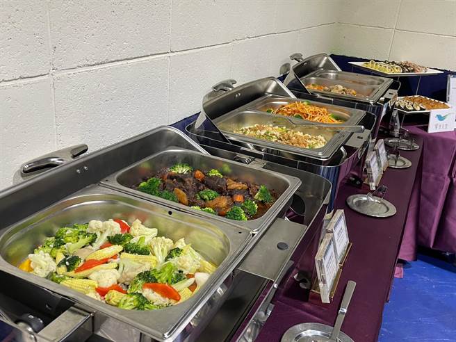 2023世界棒球经典赛（WBC）A组预赛在台中登场，球场膳食由飨宾餐旅进驻负责提供每天近千人份、50品项的膳食。（飨食天堂提供／冯惠宜台中传真）