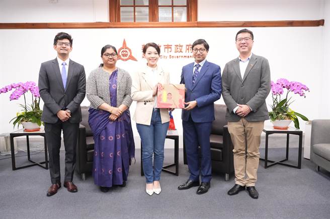 印度台北協會會長戴國瀾（右二）近日拜訪新竹市長高虹安（左三），雙方都希望台印間能夠持續交流合作。（新竹市政府提供／陳育賢新竹傳真）